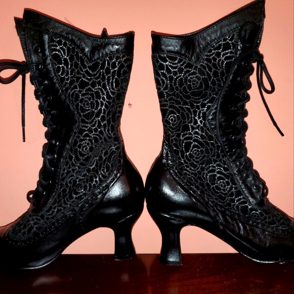 NIB Vows Steampunk Black Rose Midi Boot Size 8.5
